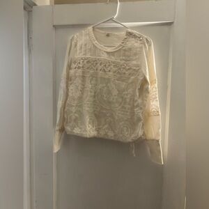 Chic Lace Women's Blouse in Cream